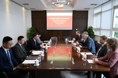 <b>德国伊尔梅瑙工业大学校长一行拜候同济大学</b>